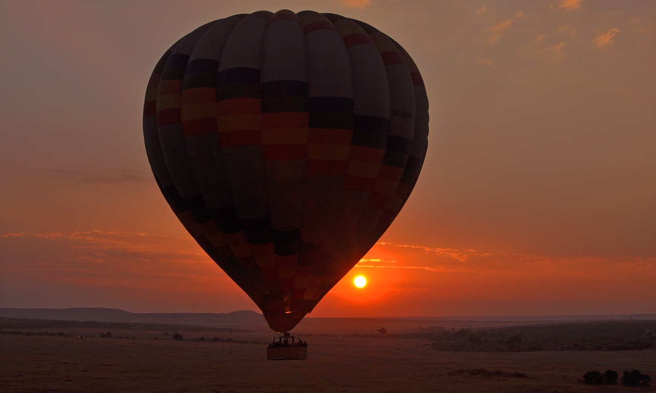 https://www.africantrektravel.com/best/en/images/3-days-serengeti-hot-air-balloon-safari.jpg